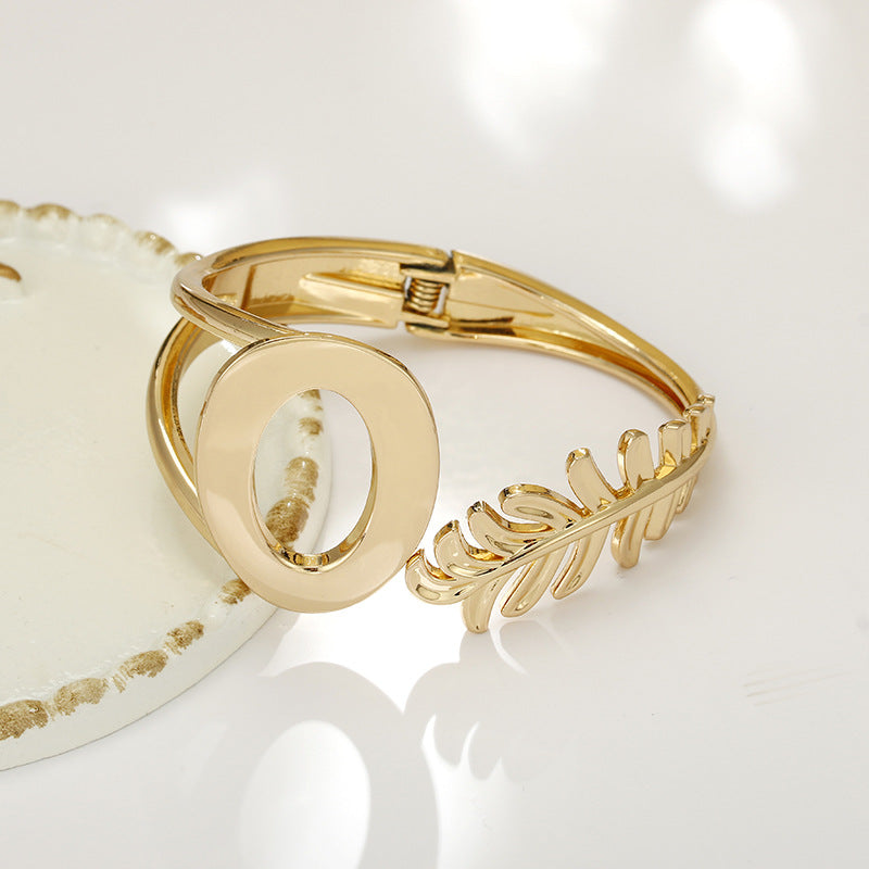 European Charm: Vienna Verve Oval Leaf Bracelet for Women with Zinc Alloy Design