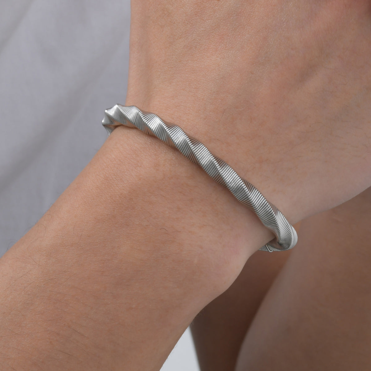 Simplicity – Men's Stainless Steel Mobius Spring Bracelet Arm Ring Steel Color