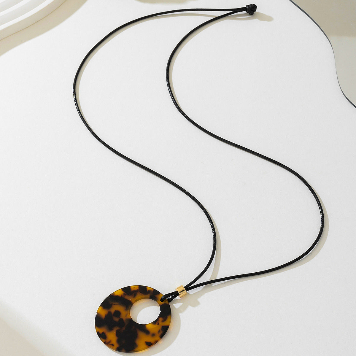 Planderful Vienna Verve Necklace – Fashionable Retro Leopard Print Design