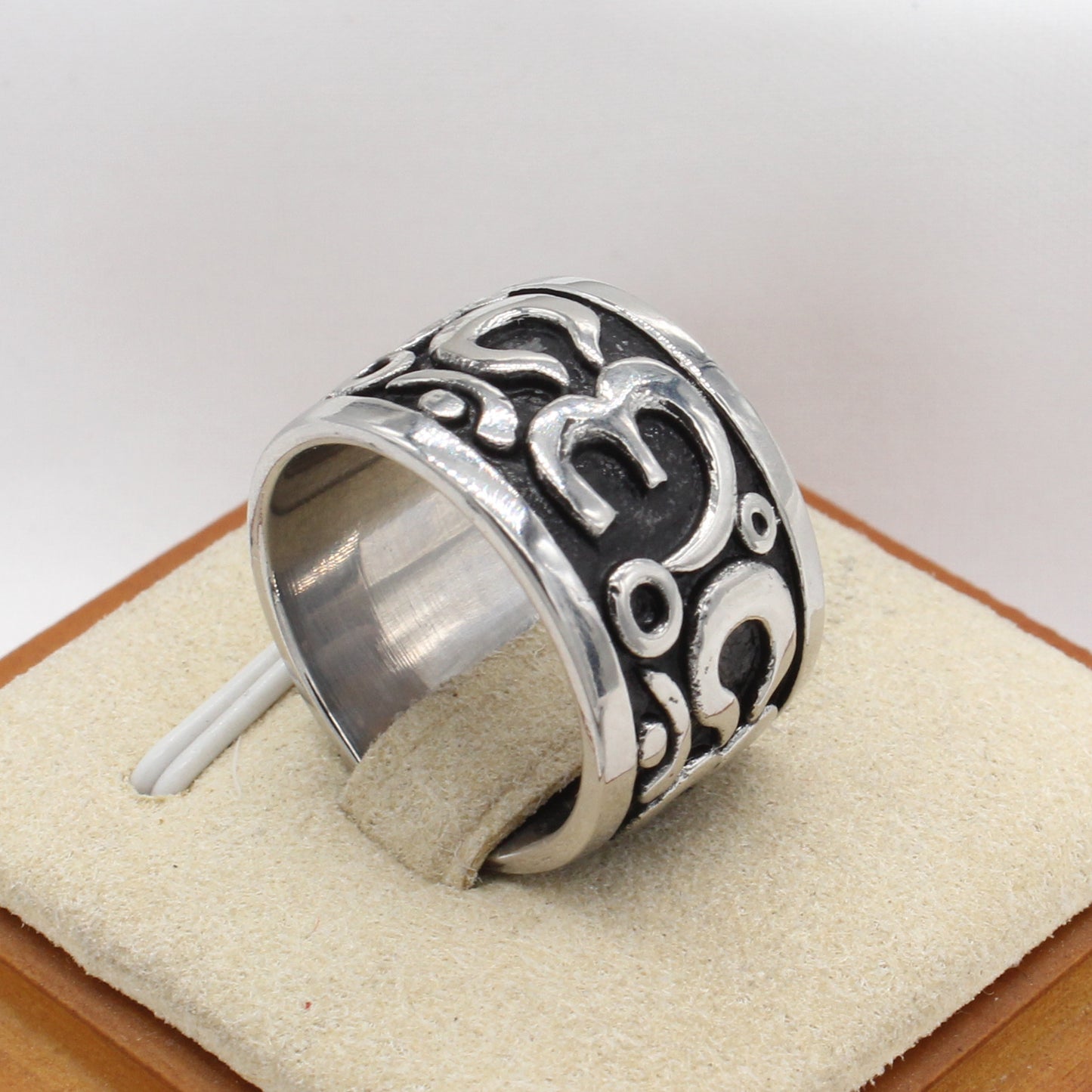 Planderful Everyday Genie – European and American Retro Six-Character Mantra Men's Titanium Steel Ring