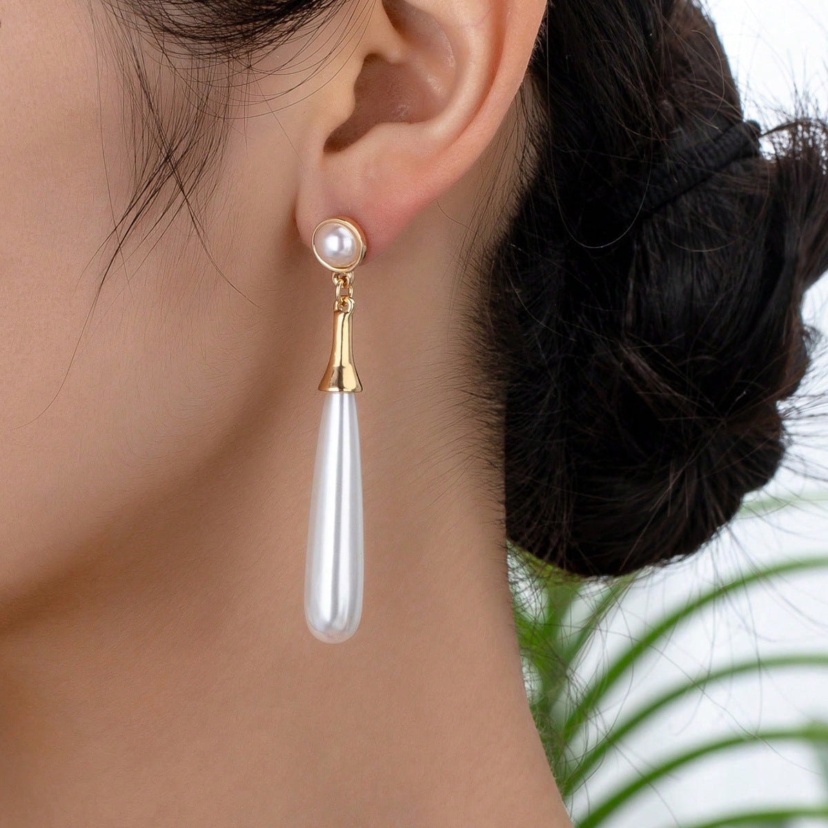 Planderful Vienna Verve Earrings – Retro Metal Water Drop Design