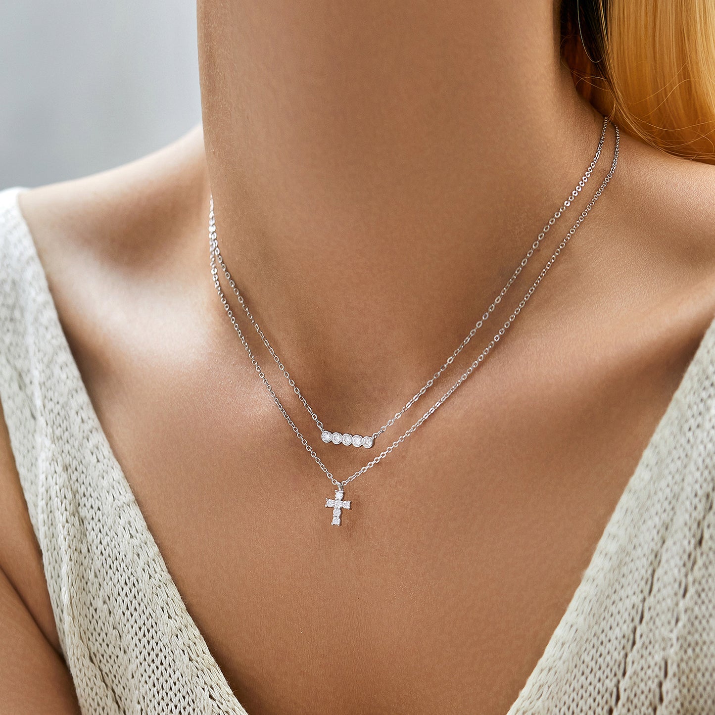 Planderful Moissanite Sparkling Necklace – Elegant Cross Pendant Design