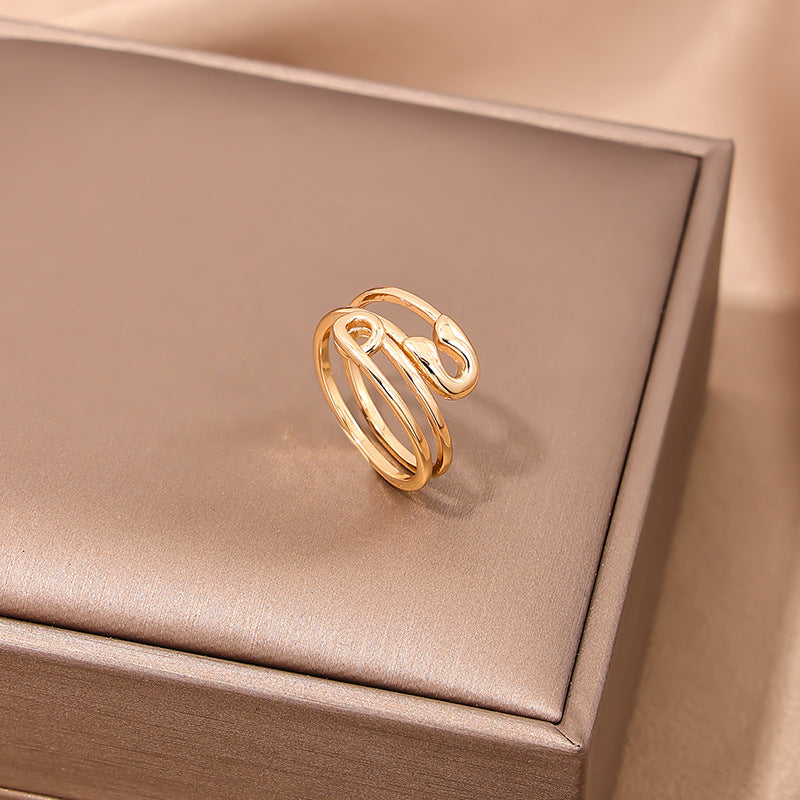Wholesale Hollow Metal Ring with Unique Paper Clip Design for Women