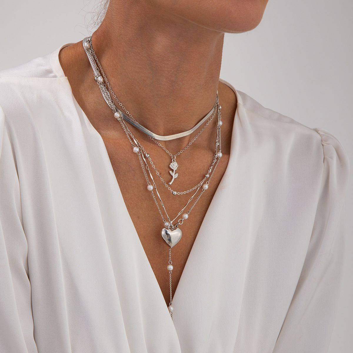 Planderful Vienna Verve Necklace – Elegant Imitation Pearl and Heart-Shaped Design