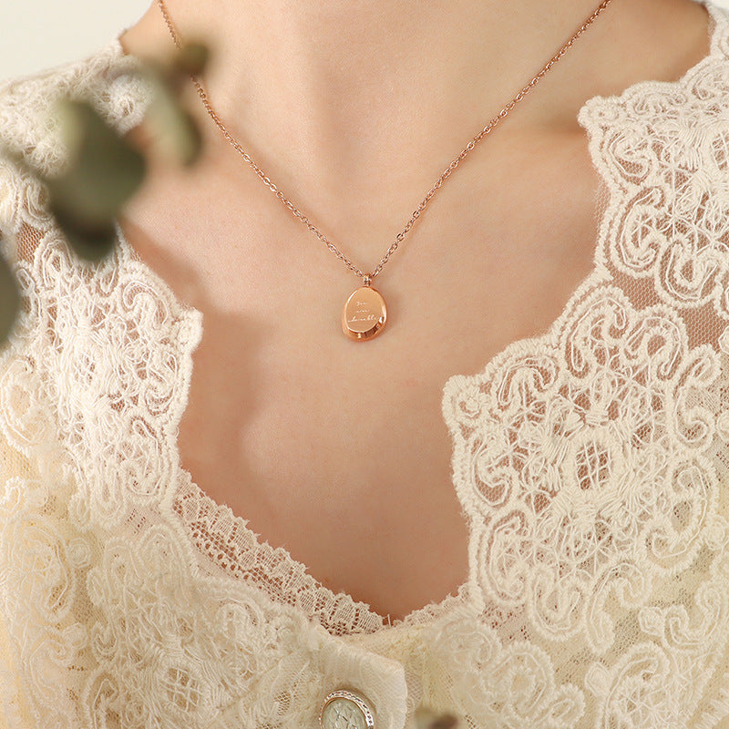 Neutral Irregular Oval Pendant Necklace with 18K Gold Plating