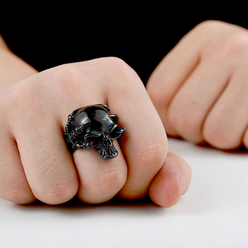 Punk-Inspired Titanium Steel Skull Claw Ring for Men - Wholesale Retro Jewelry