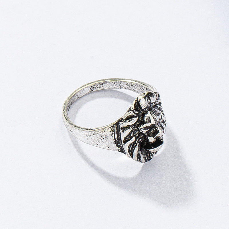 Majestic Lion Ring in Alloy with Vintage Charm