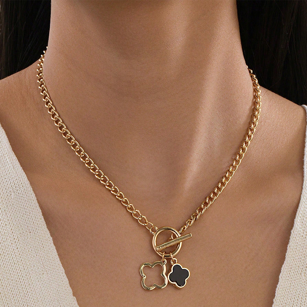 Planderful Vienna Verve Necklace – Elegant Metal Chain Four-Leaf Clover Design