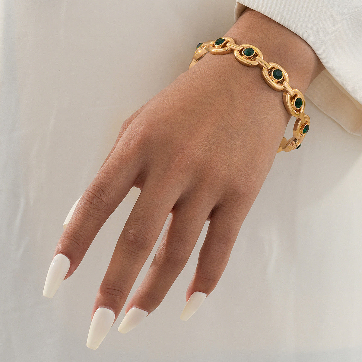 Planderful Vienna Verve Bracelet – Stylish Retro Metal Ring with Black Eye Gem