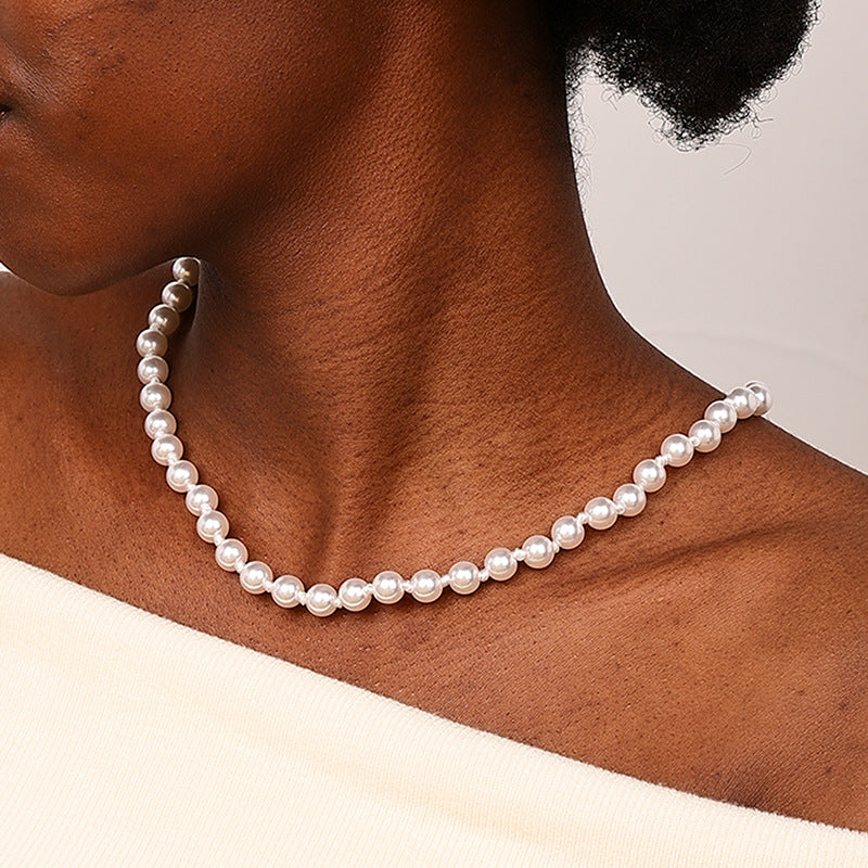 Sophisticated Retro Pearl Necklace for Fashionable Women