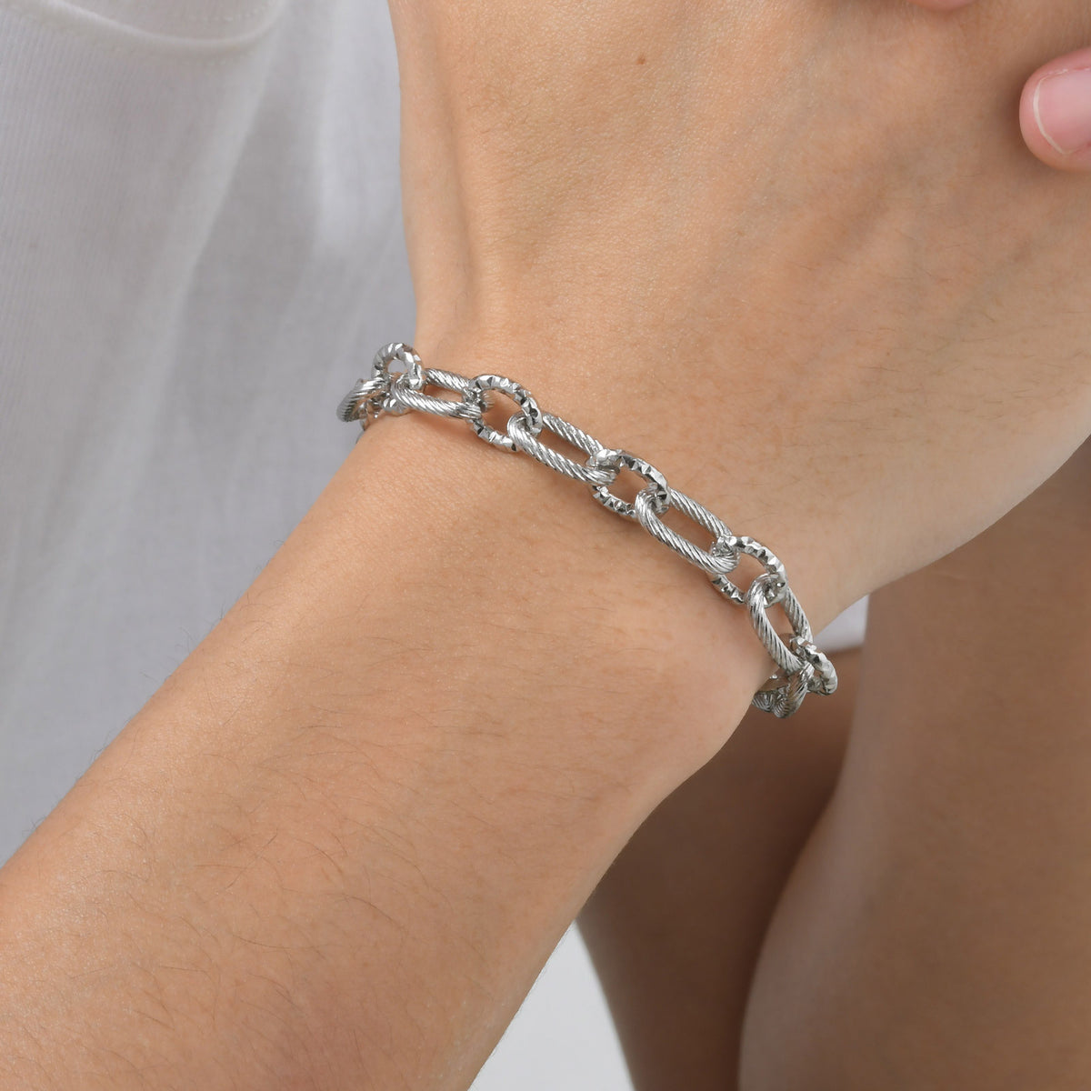 Men's – Stainless Steel Embossed Interlocking Bracelet Steel Color