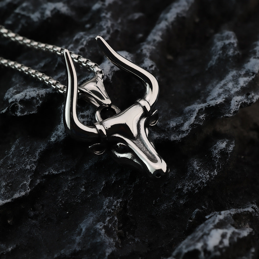 Retro Stainless Steel Men's Pendant Glossy Bullhead Necklace