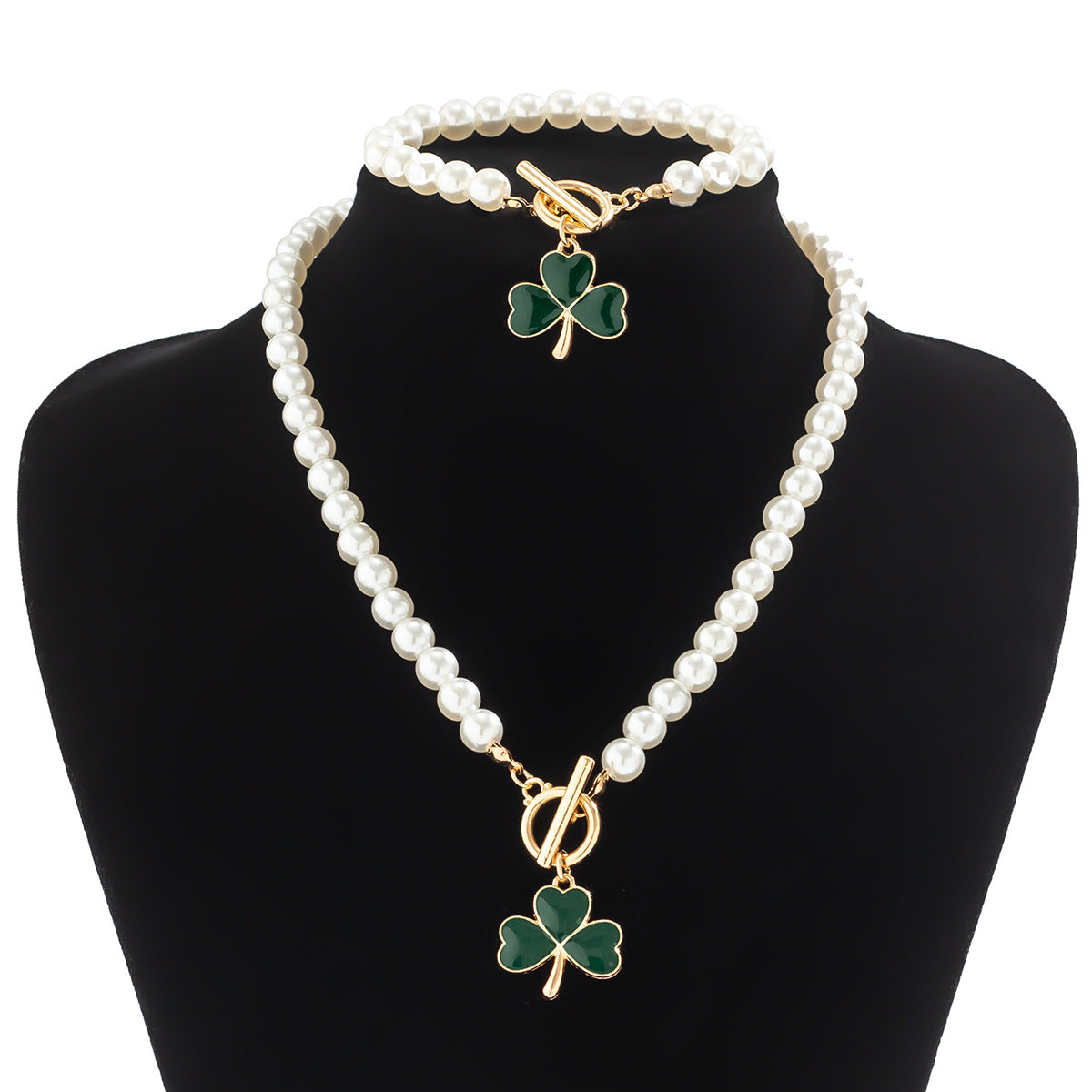 Green Oktoberfest Beaded Necklace with Imitation Pearls and Three Petal Grass Design