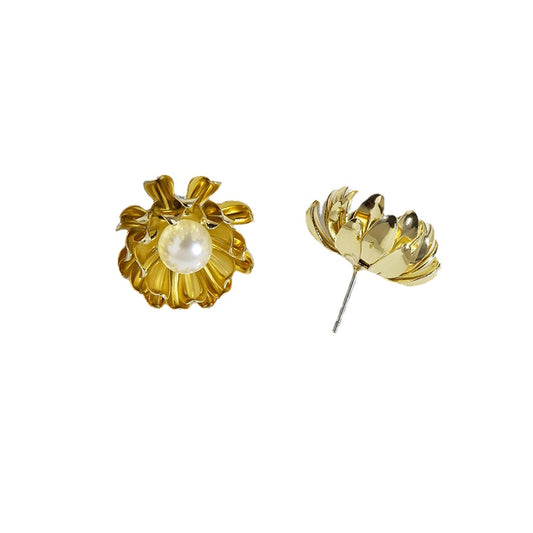 Elegant Floral Pearl Stud Earrings - Vienna Verve Collection