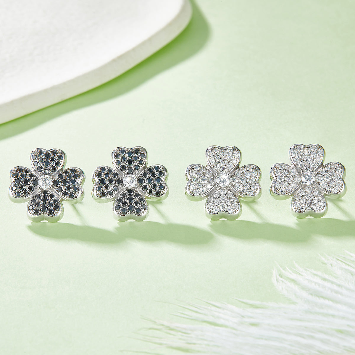 Platinum-Plated Moissanite Clover Stud Earrings in S925 Sterling Silver