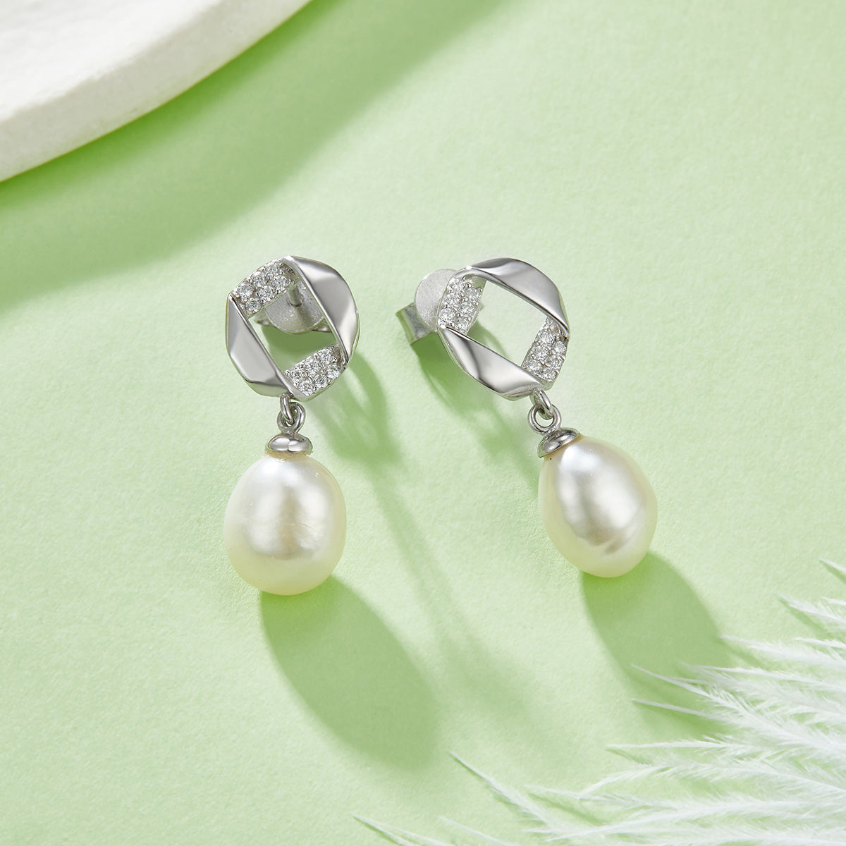 7.5mm Natural Freshwater Pearl Rhombus S925 Silver Plated Earrings