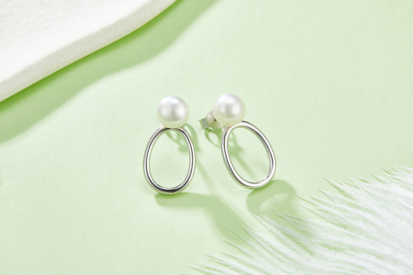 7.0mm Natural Freshwater Pearl O Letter Pendant Earrings