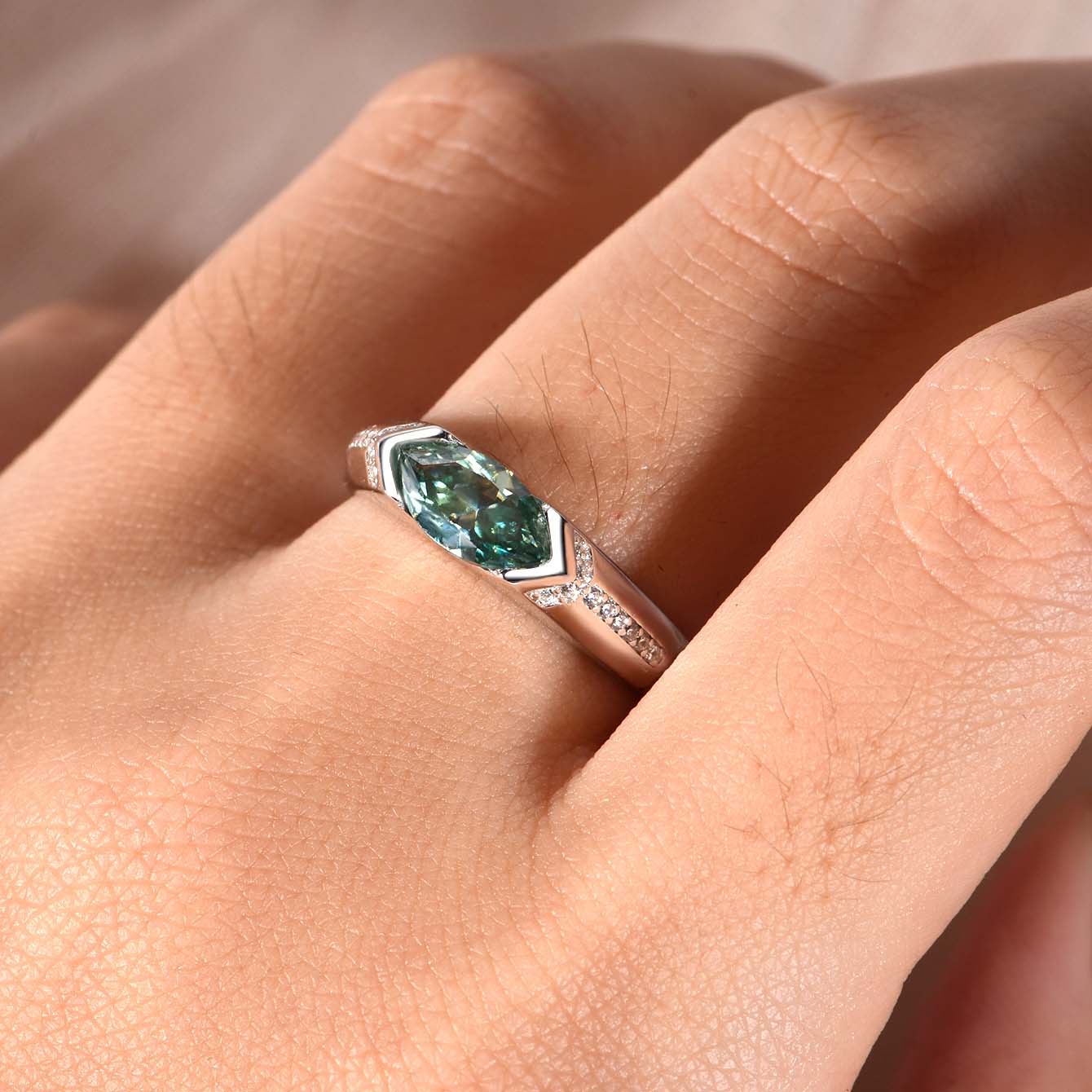 S925 Silver Plated 18K Platinum Ring Green Marquise Moissanite