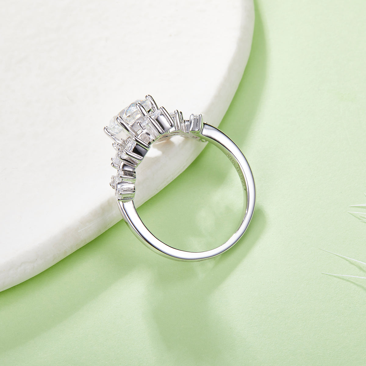 S925 Silver Plated 18K Platinum Wreath Shaped Women's Ring with 2.0 Carat Oval Shaped Moissanite