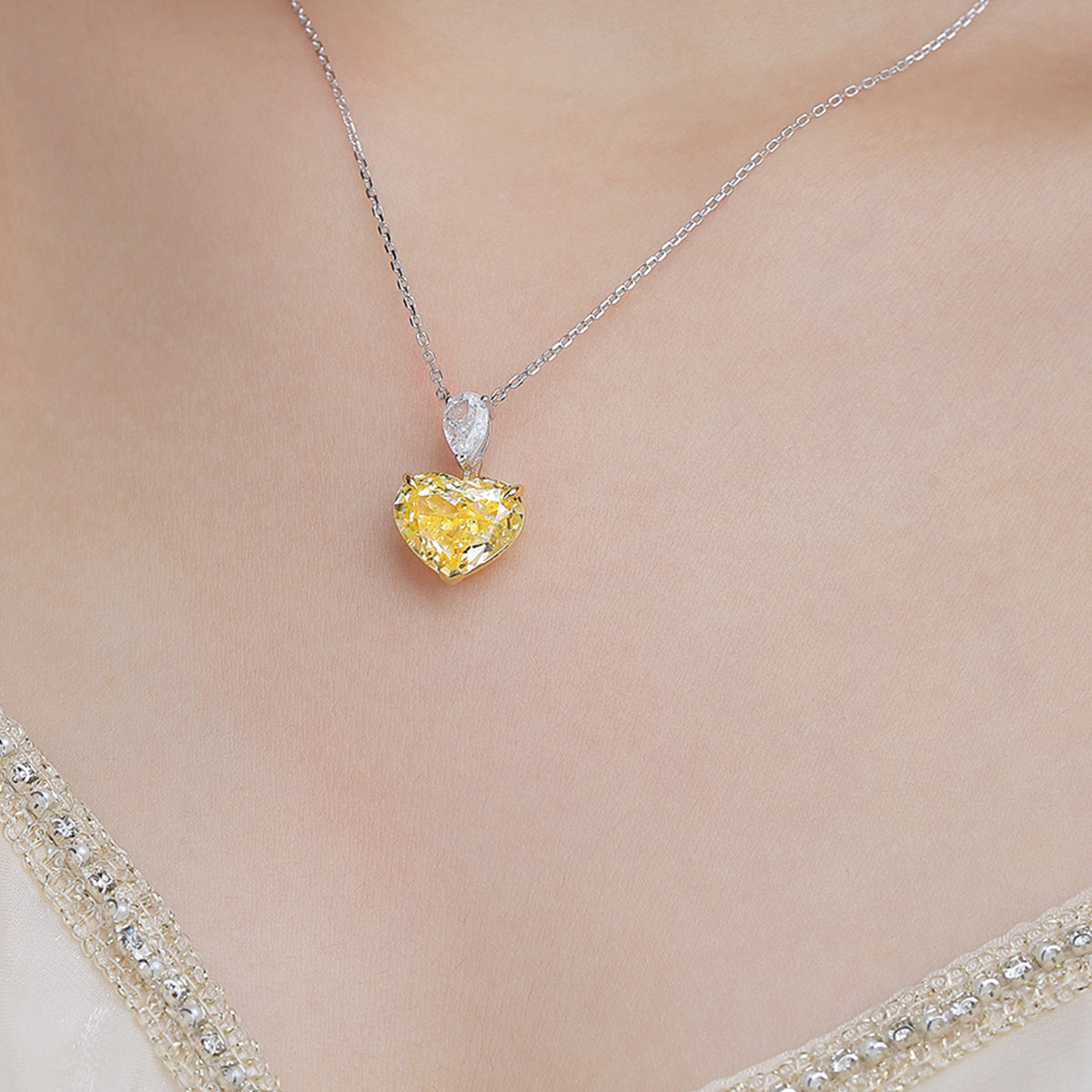 3.0 Carat Colourful Heart-Shaped High Carbon Zircon Pendant S925 Silver Plated Platinum Necklace