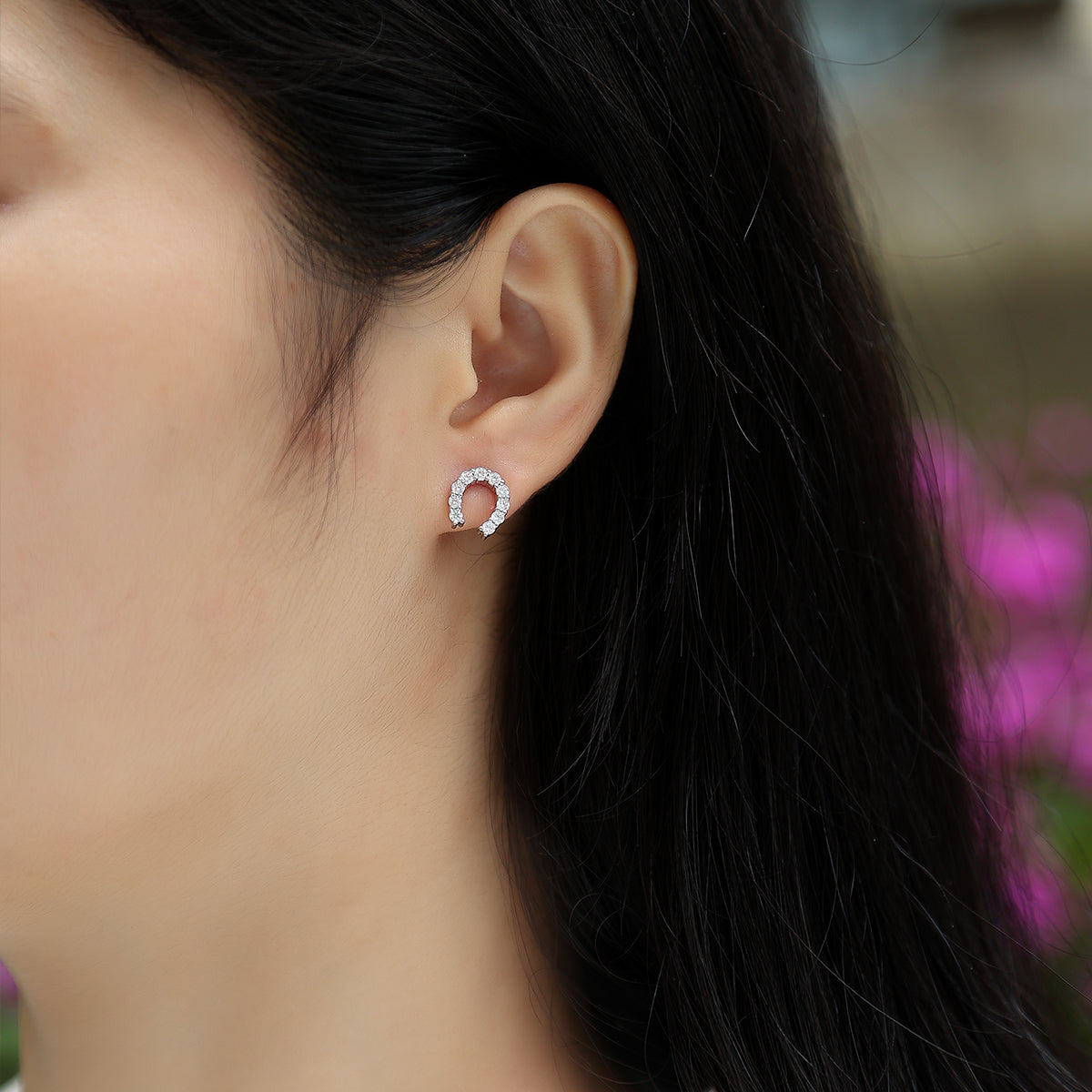 S925 Silver Plated 18K Platinum Horseshoe Stud Earrings with 0.6 Carat Small Round Moissanite