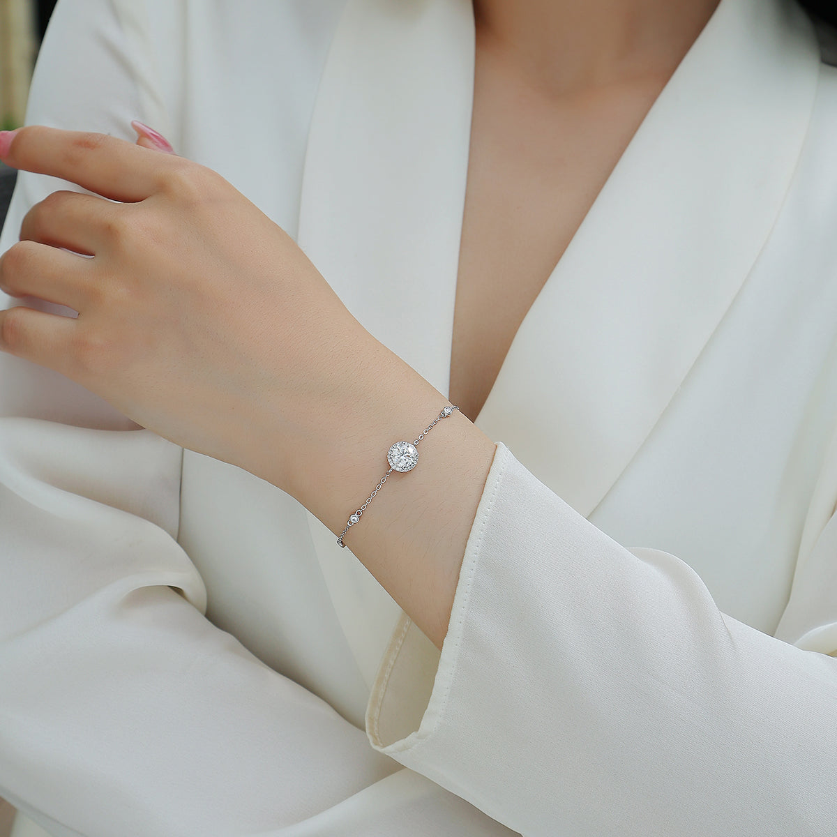 1.0 Carat Round Cut Moissanite With Halo S925 Silver Plated 18K Platinum Bracelet