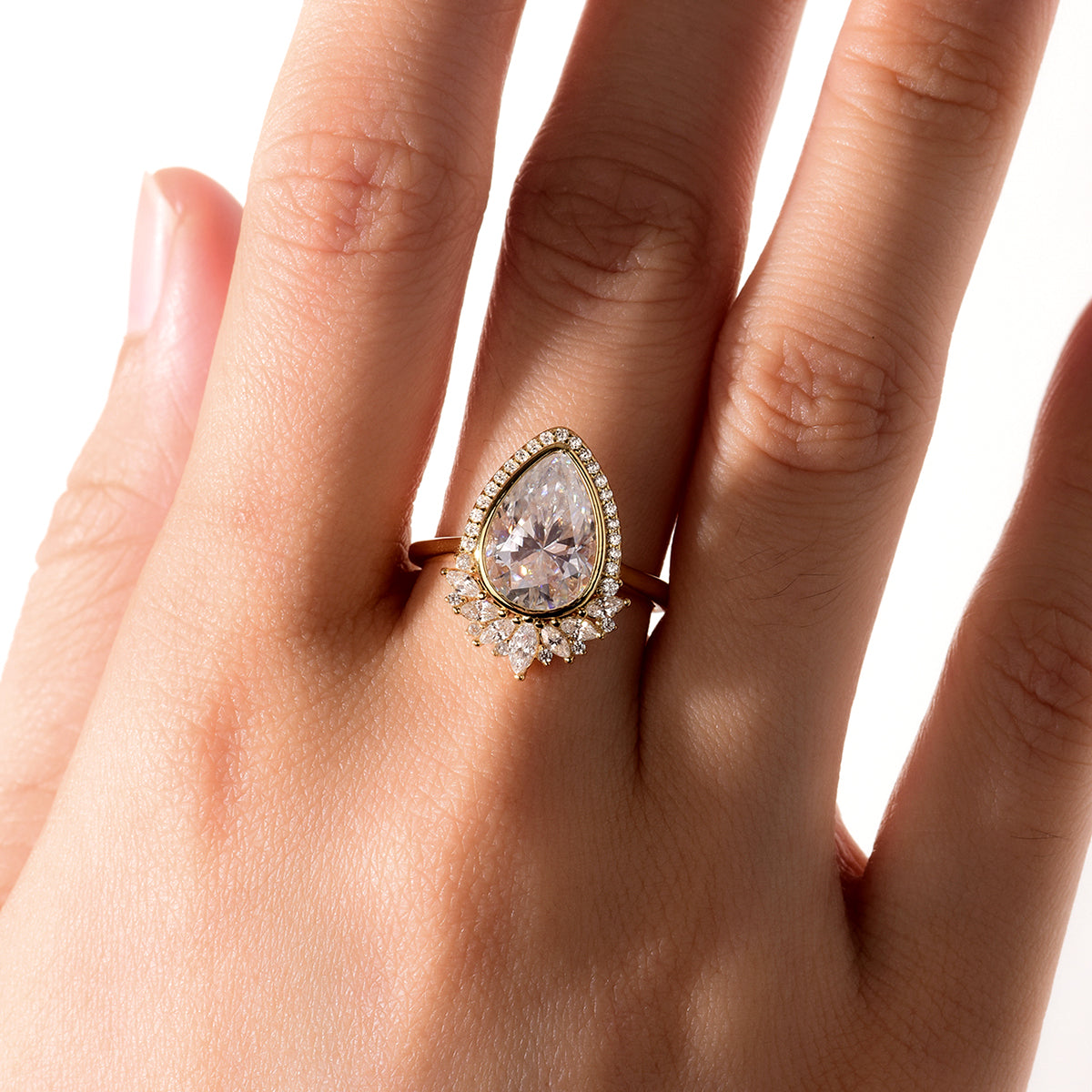 Planderful Pear Shaped Moissanite Halo Ring 4.0Ct S925 Silver Luxurious Engagement Gift For Her