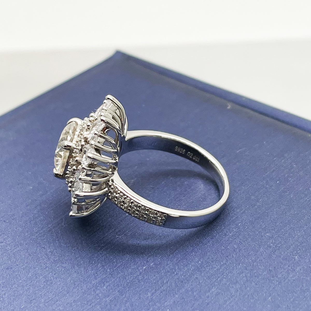 Planderful Luxury Moissanite Ring For Women 2Ct Round Stone With Petal Halo S925 Silver Plated