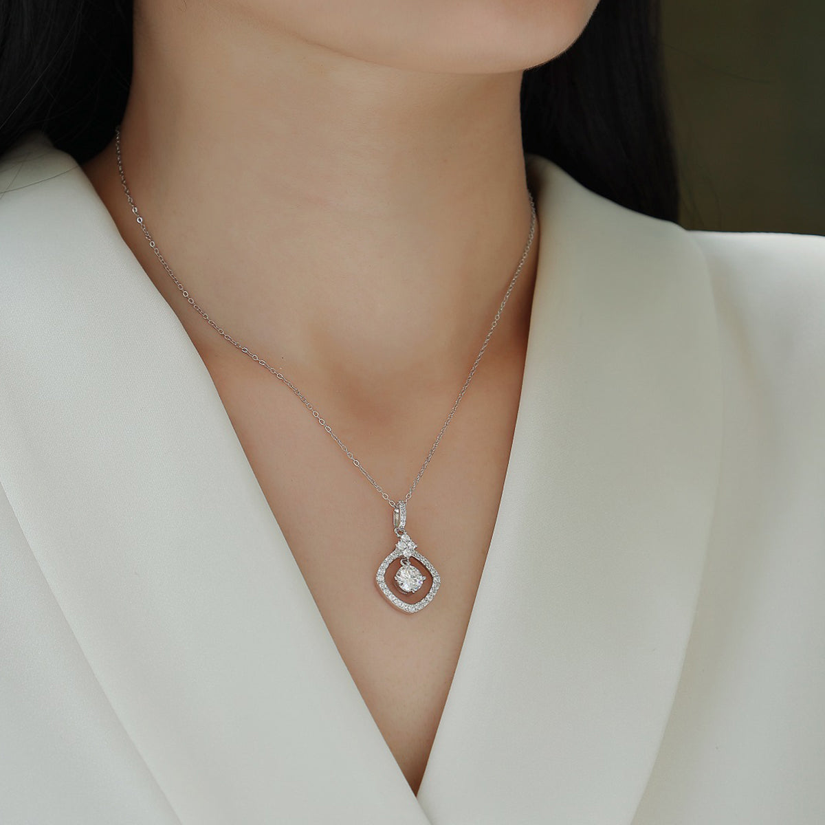 Planderful Moissanite Necklace 1.0Ct Round Sparkling Pendant S925 Silver Plated Platinum Square Adjustable 40cm For Her