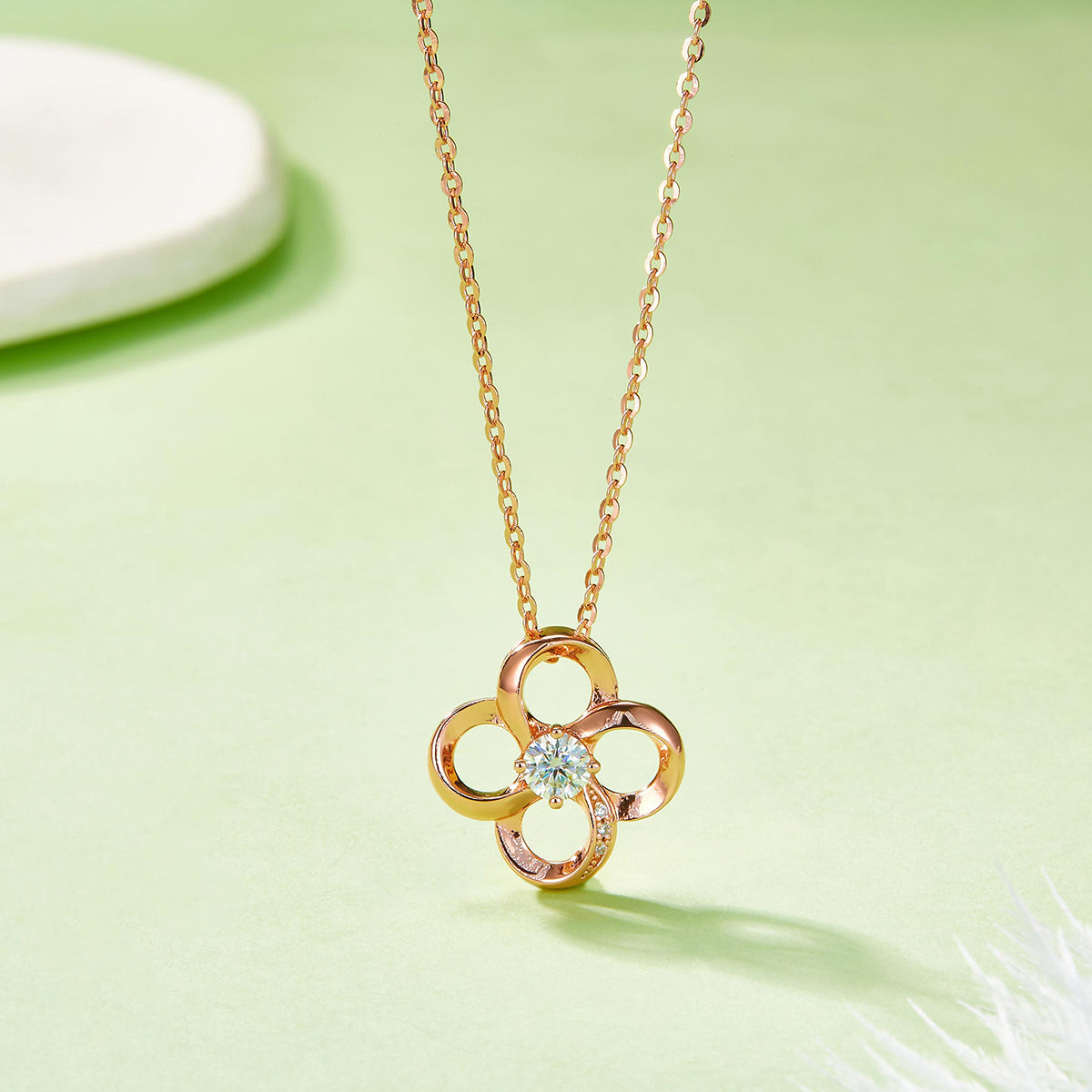 Planderful Sparkling Moissanite Clover Pendant Necklace 0.3ct S925 Rose Gold Plated For Her