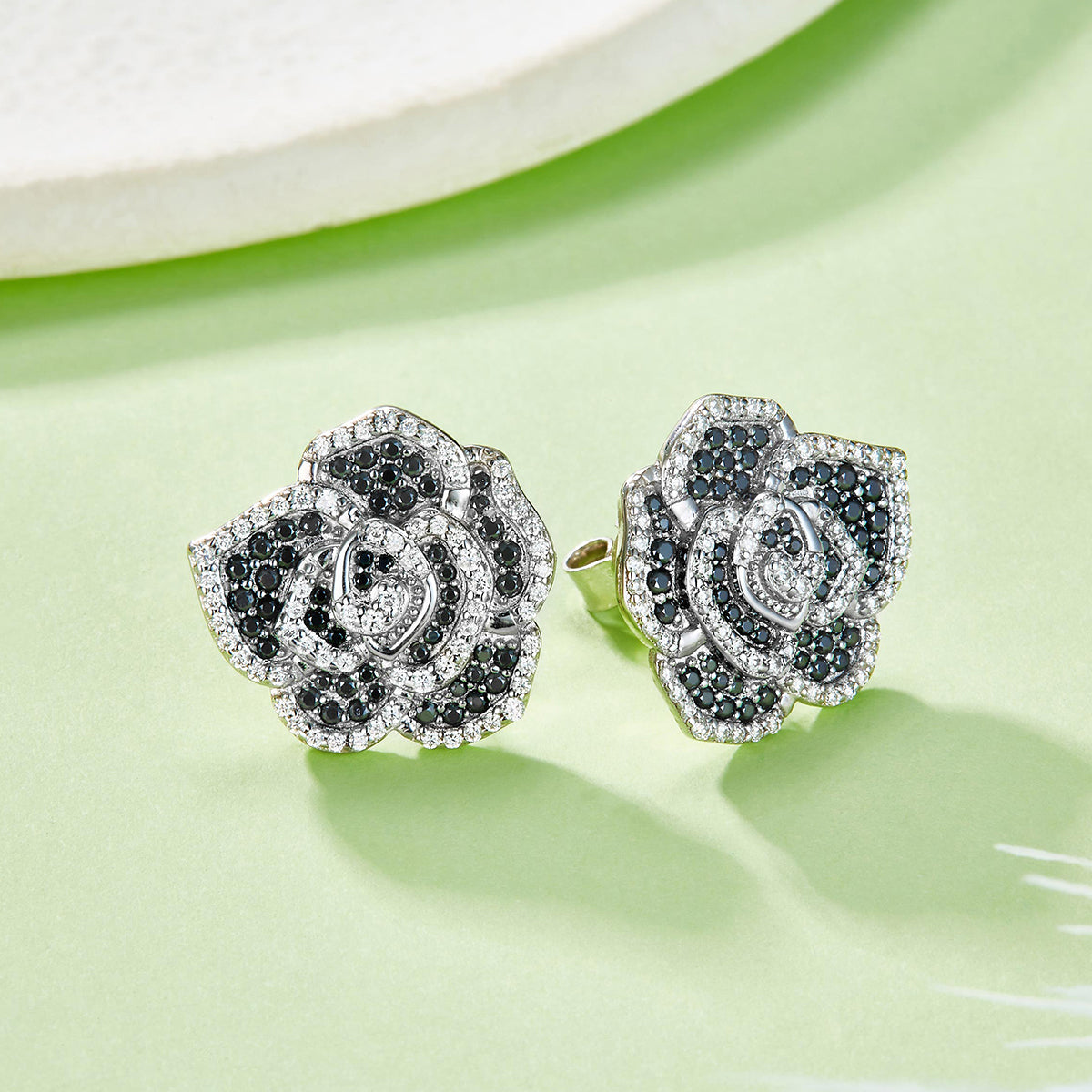 Planderful Moissanite Camellia Stud Earrings 0.84ct Black And White Sparkling Sterling Silver For Her