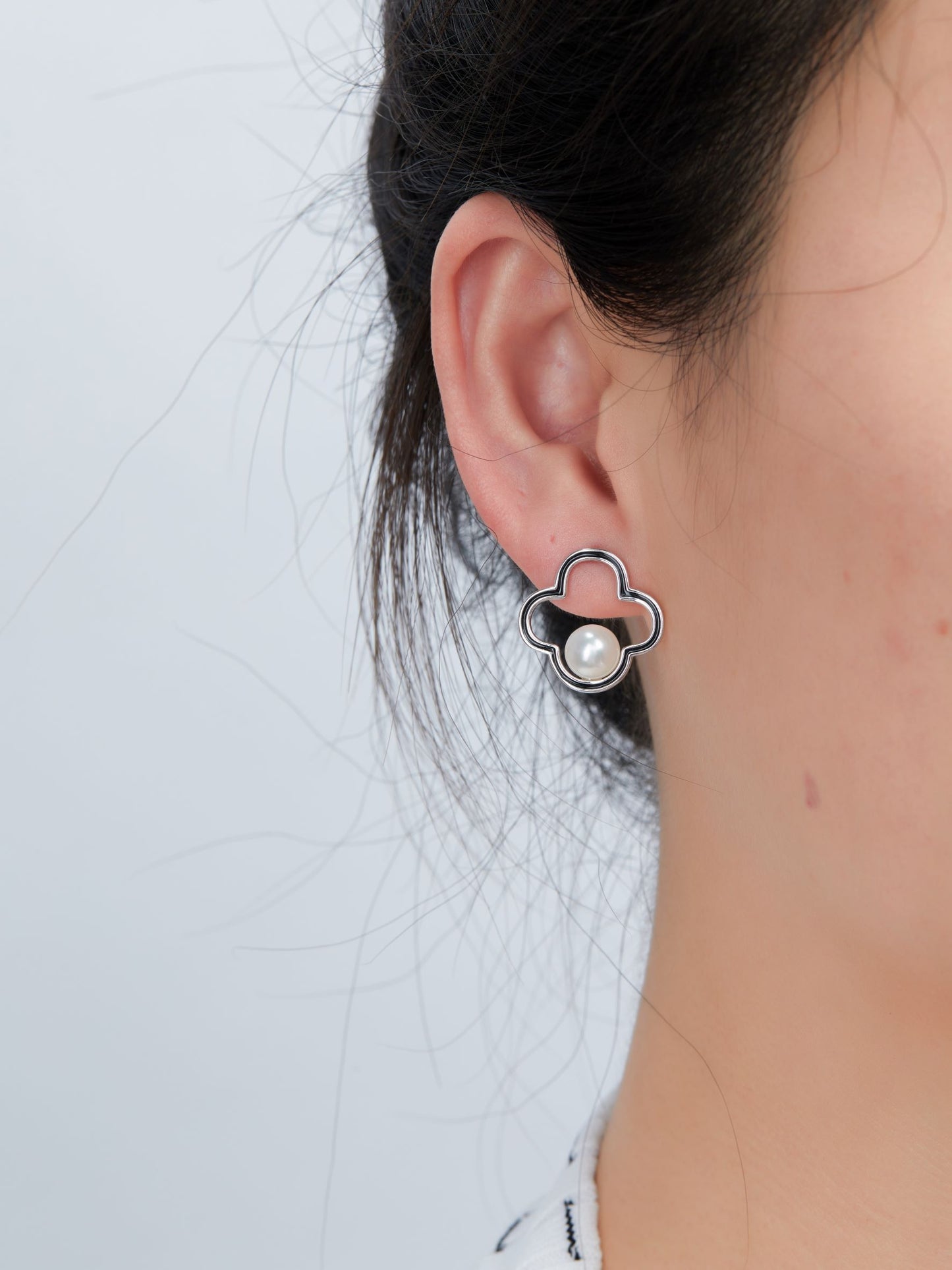 Black Clover-shape Enamel with Pearl Silver Studs Earrings for Women