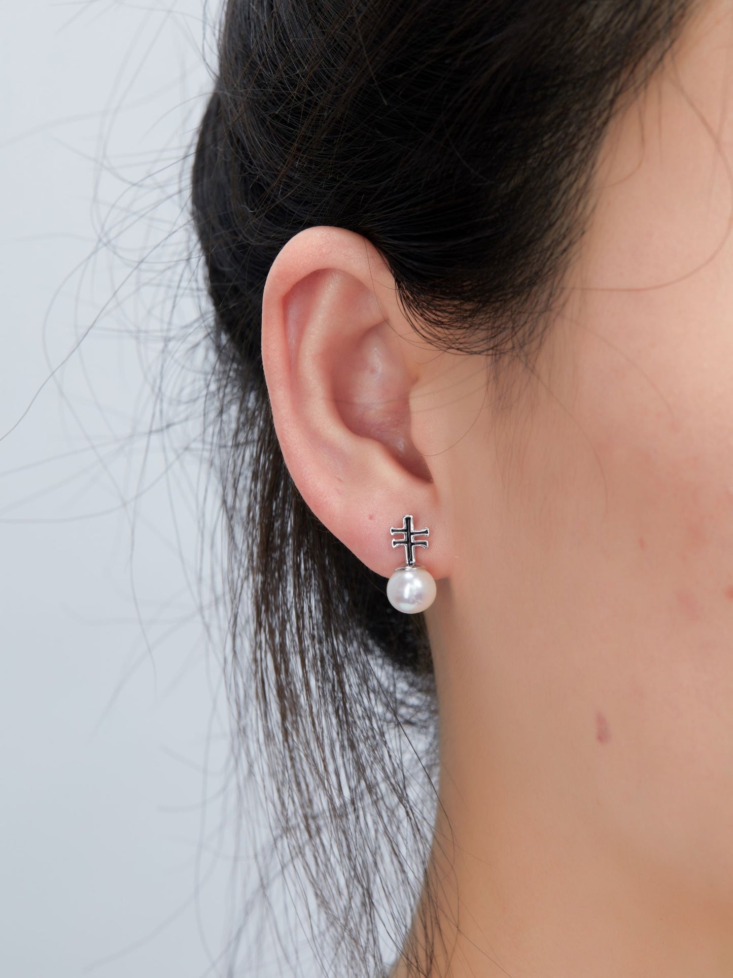 Black Chinese Instruments Enamel with Pearl Silver Studs Earrings for Women