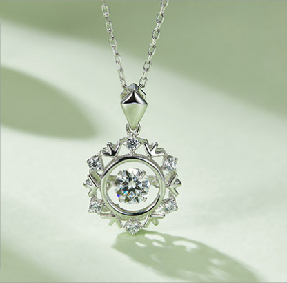 (0.5CT) Moissanite Stone Arrow Heart Spirituel Necklace for Women