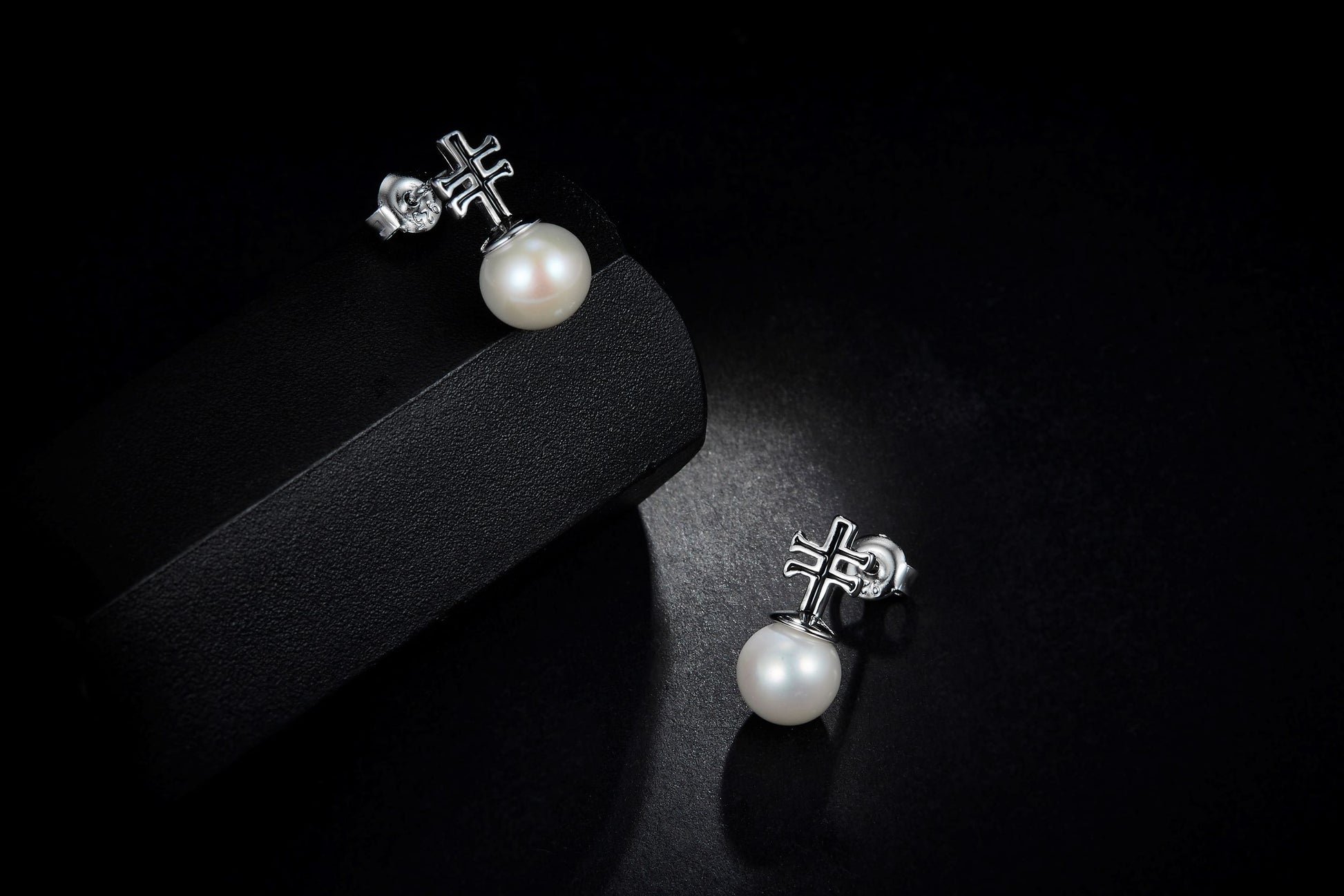 Black Chinese Instruments Enamel with Pearl Silver Studs Earrings for Women