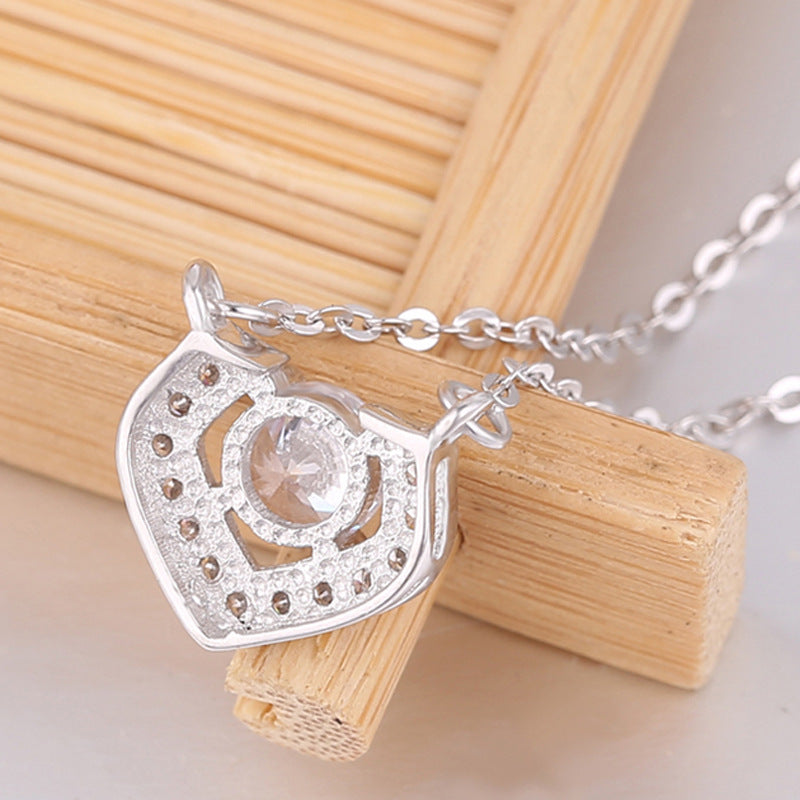 Love Design with Round Zircon Pendant Silver Necklace for Women