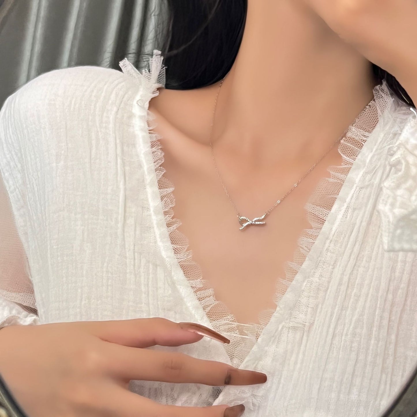 Zircon Curved Bowkont Pendant Silver Necklace for Women