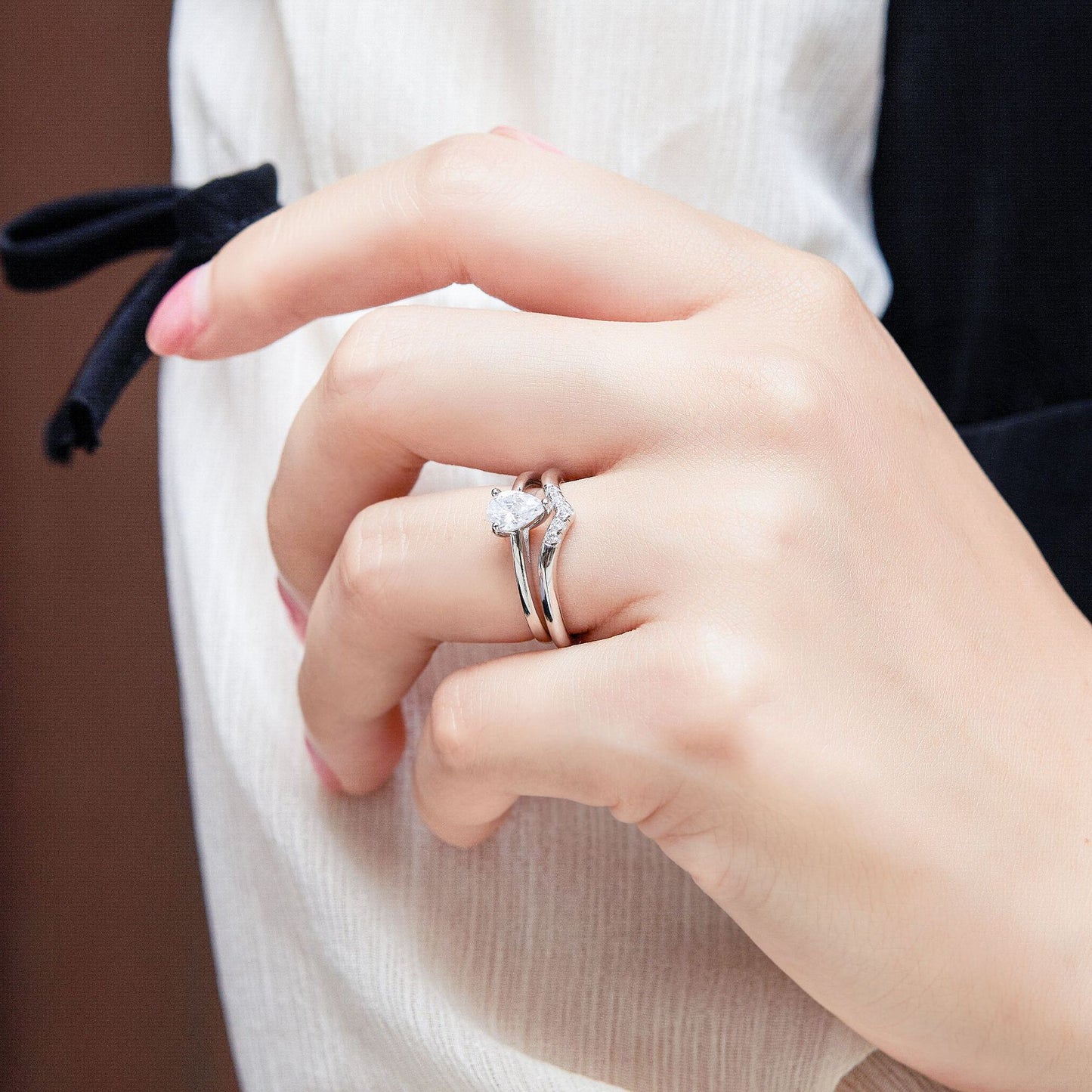 Pear Drop Zircon Solitaire V-shape Silver Ring Set