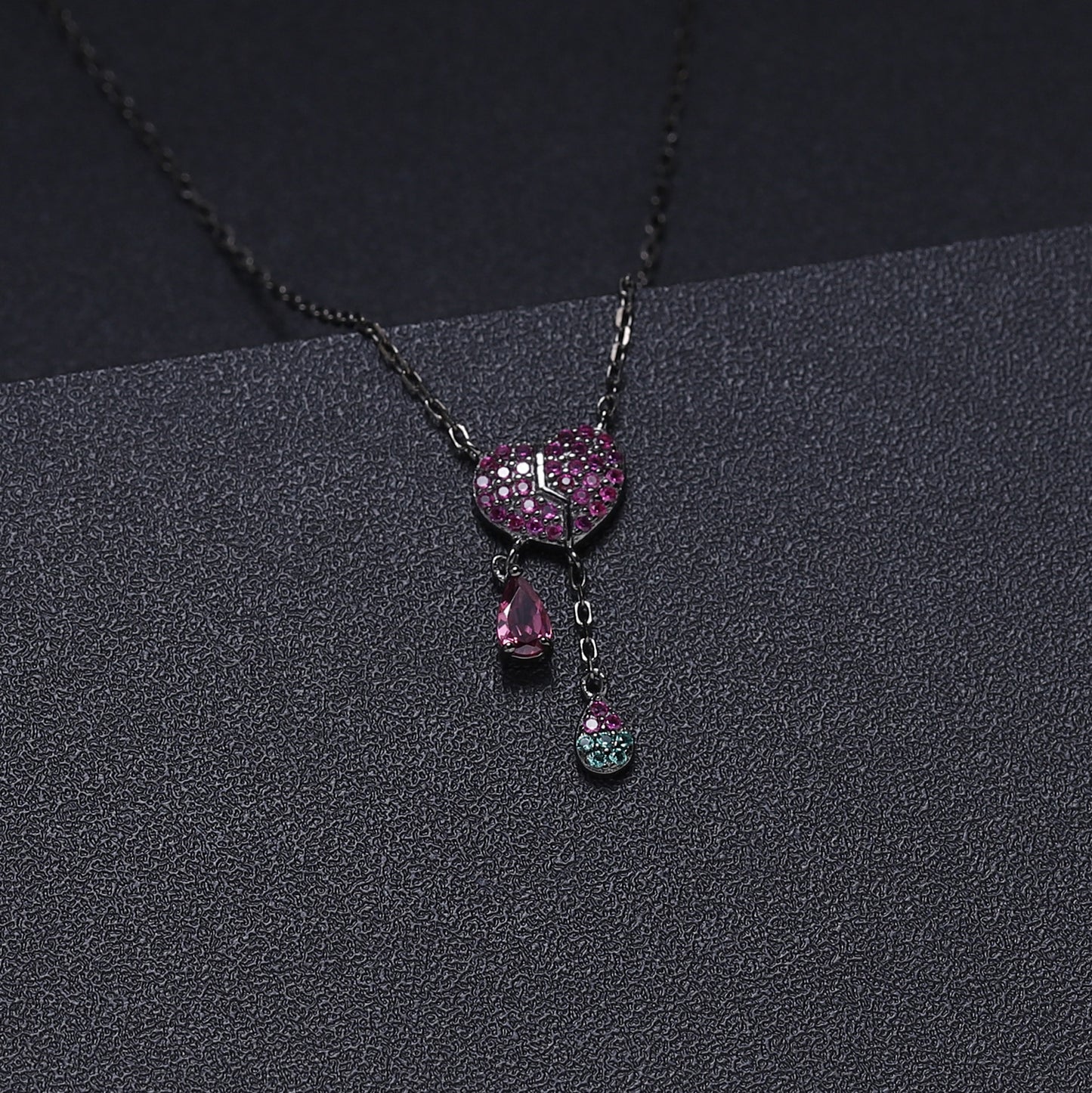 Dark Retro Style Personalized Design Inlaid Natural Rose Pomegranate Heart Shape Pendant Silver Necklace for Women