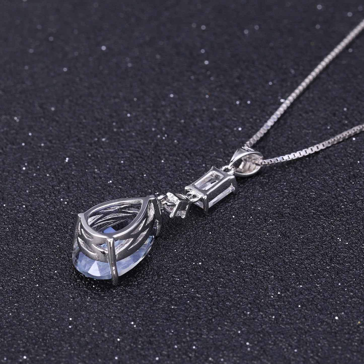 European Temperament Luxury Style Inlaid Natural Crystal Pear Drop Pendant Silver Necklace for Women