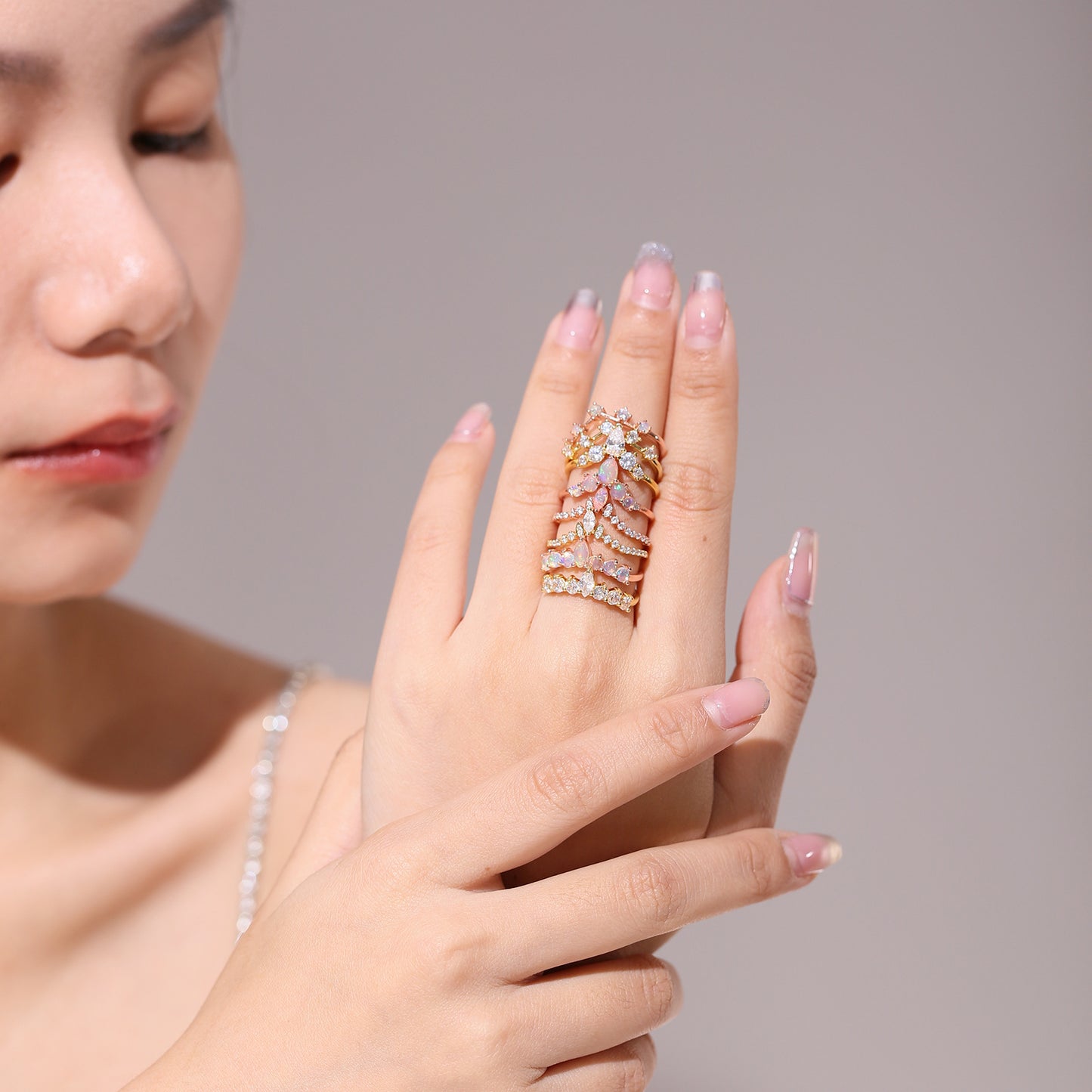 Fashion and Simple Luxury V-shaped S925 Sterling Silver Inlaid Gem Rose Gold Plated Ring for Women