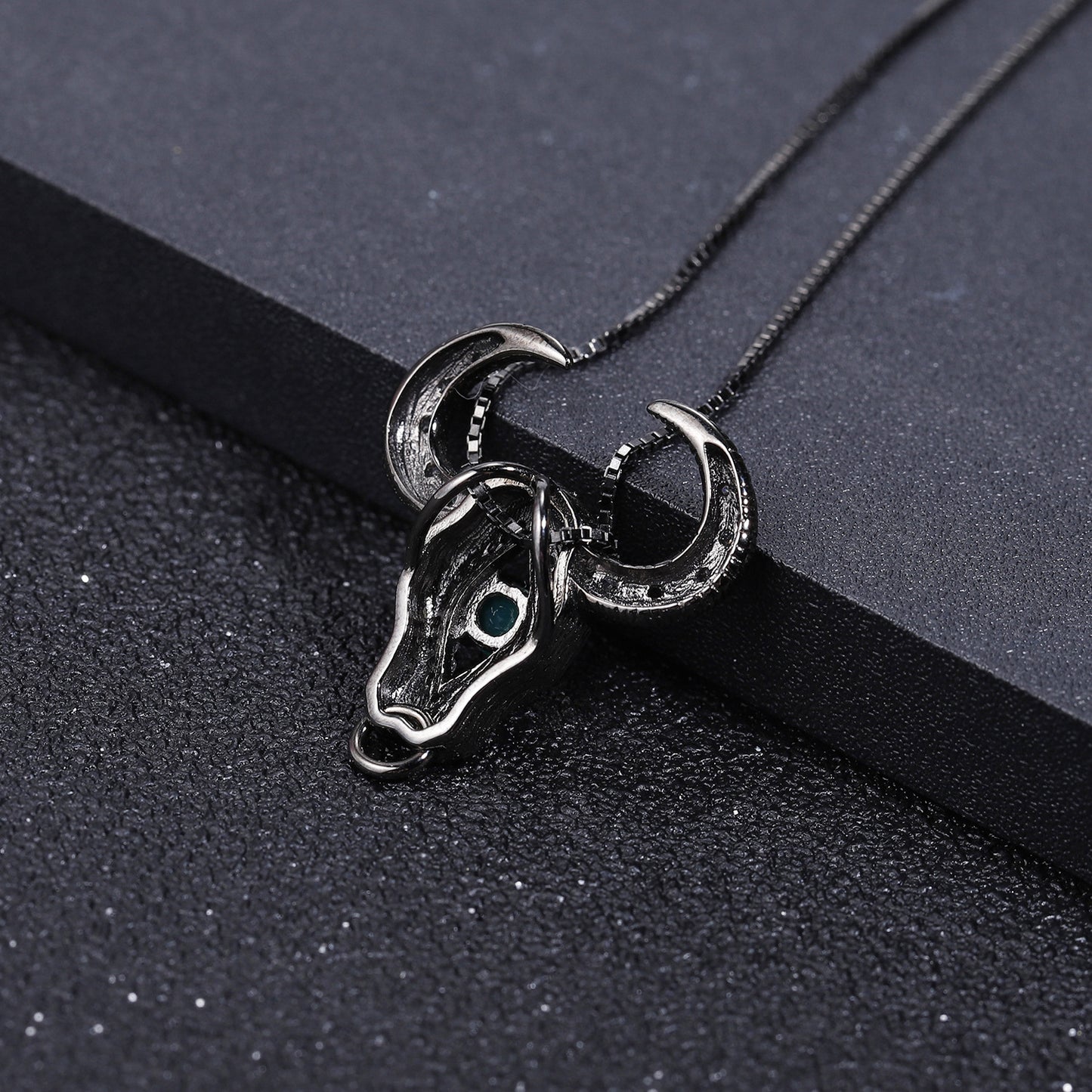 Dark Retro Design Oxhead Inlaid Natural Gemstone Pendant Silver Necklace for Women