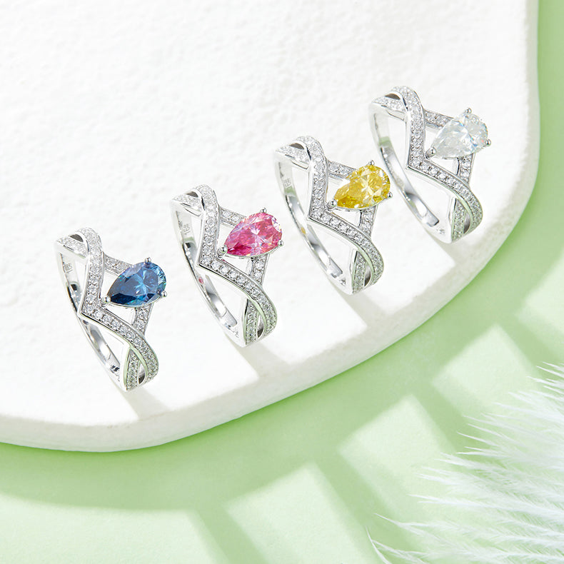 (Four Colours) 1.0CT Moissanite Pear Drop Three Prongs Split Shank Platinum Plated V Ring for Women