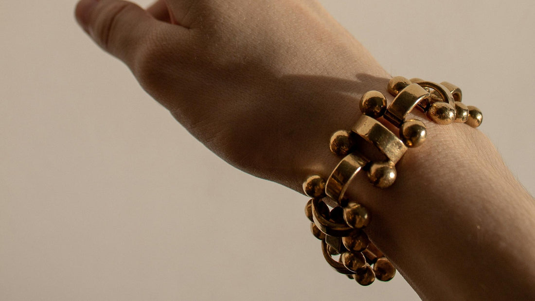 Why Geometric Jewelry Is Perfect for Minimalist Outfits: A Comprehensive Guide