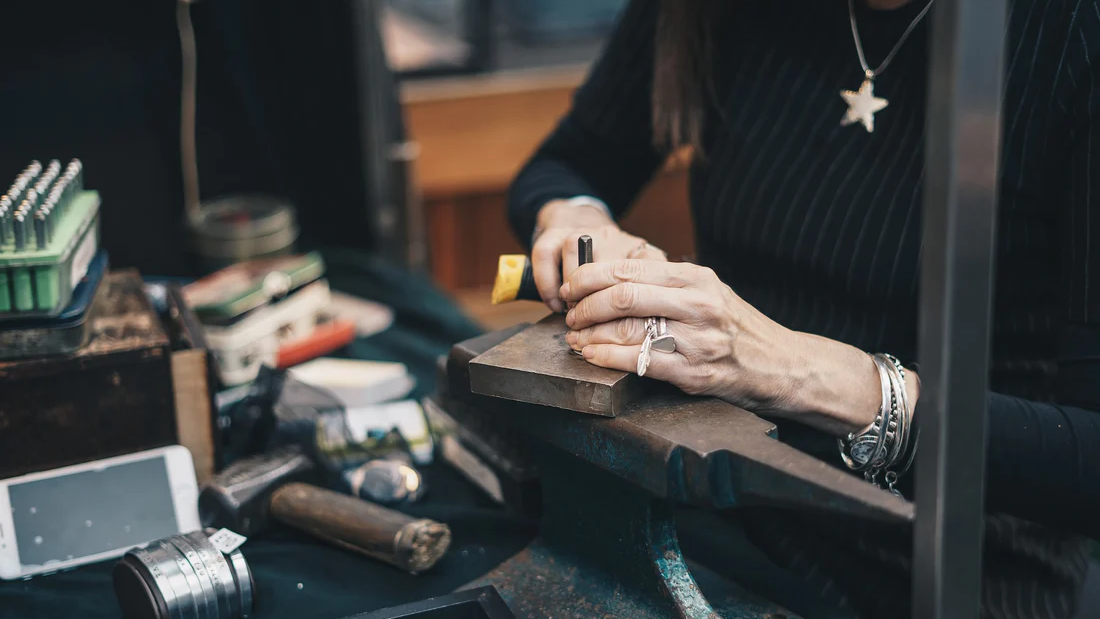 What Are the Most Popular Customizable Jewelry Pieces?