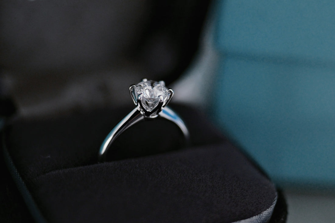 The Sparkling Allure of Moissanite Jewelry: A Comprehensive Guide