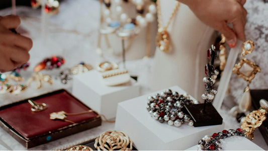 Finding the Perfect Jeweler for Your Personalized Piece: A Comprehensive Guide