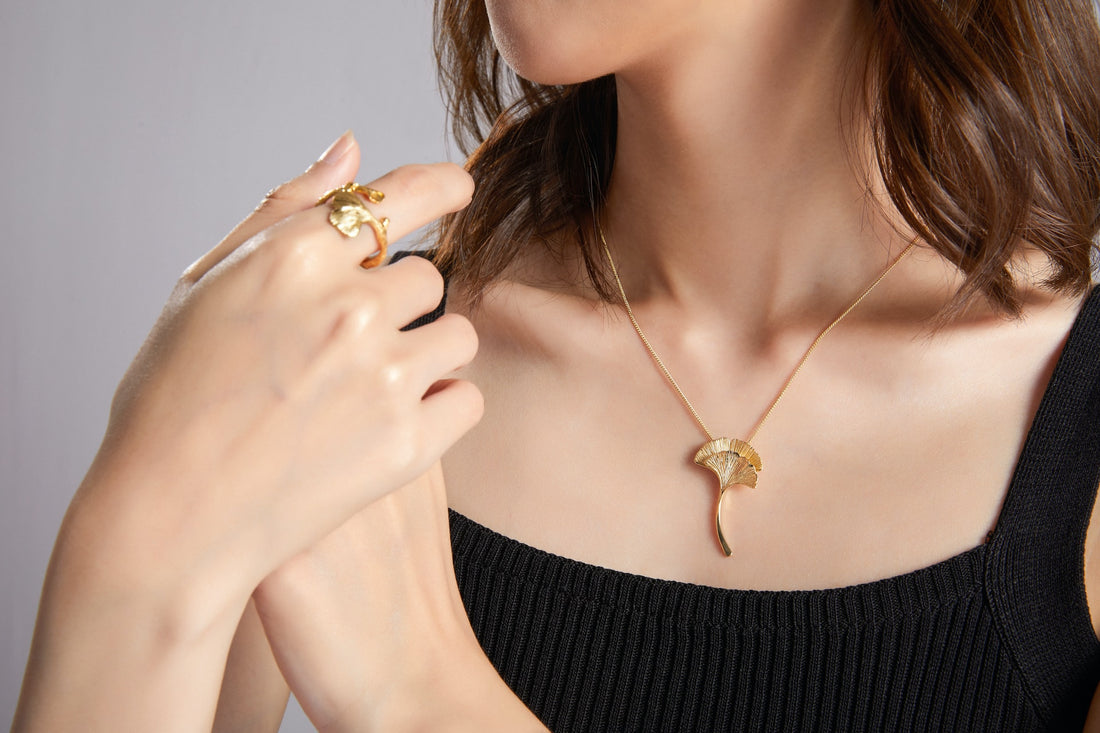 5 Tips for Buying Autumn Necklaces for Your Fall Outfit