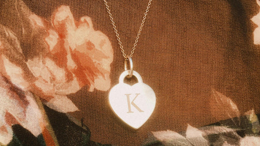 When Should You Wear a Name Necklace to Stand Out? A Comprehensive Guide