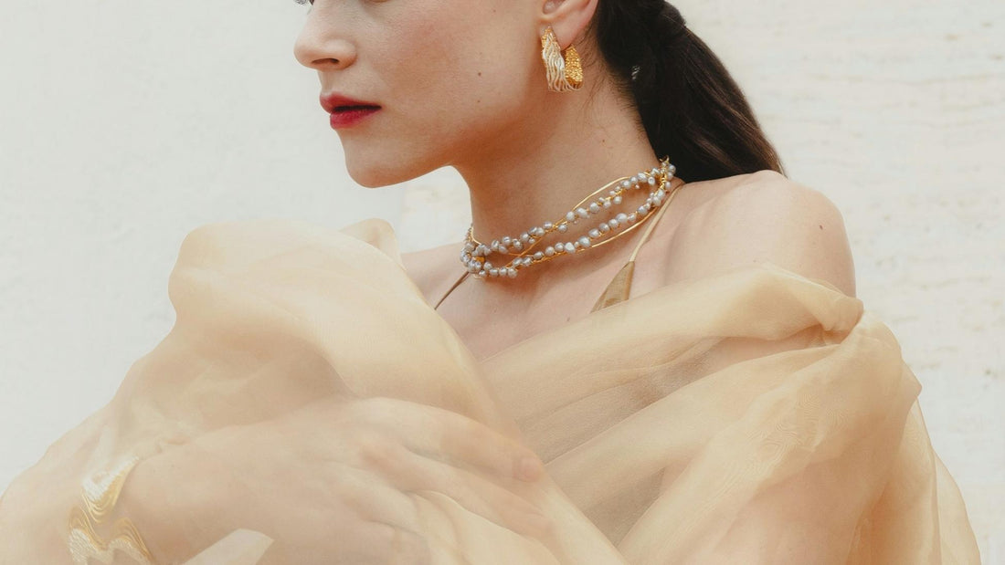 What Are the Most Popular Materials for Bold Collar Necklaces? A Comprehensive Guide